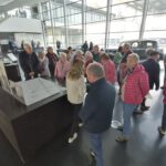 interessiert lauschte man den Informationen im Zeppelinmuseum